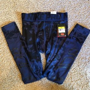 Nike Pro Thermal Gear - Men’s small